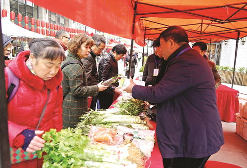 扶貧干部擺攤叫賣農特產品 2小時銷售額達10萬元